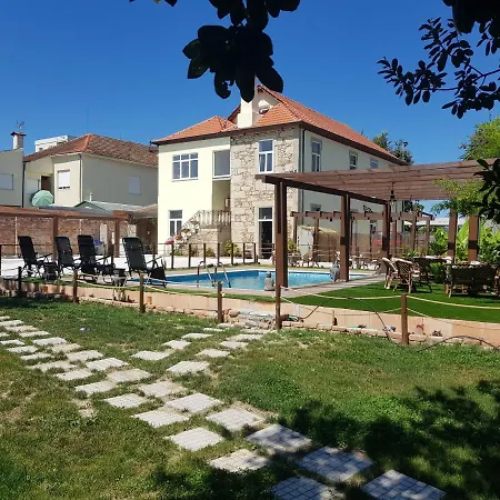 Garden Place Ap Pensión Viseu